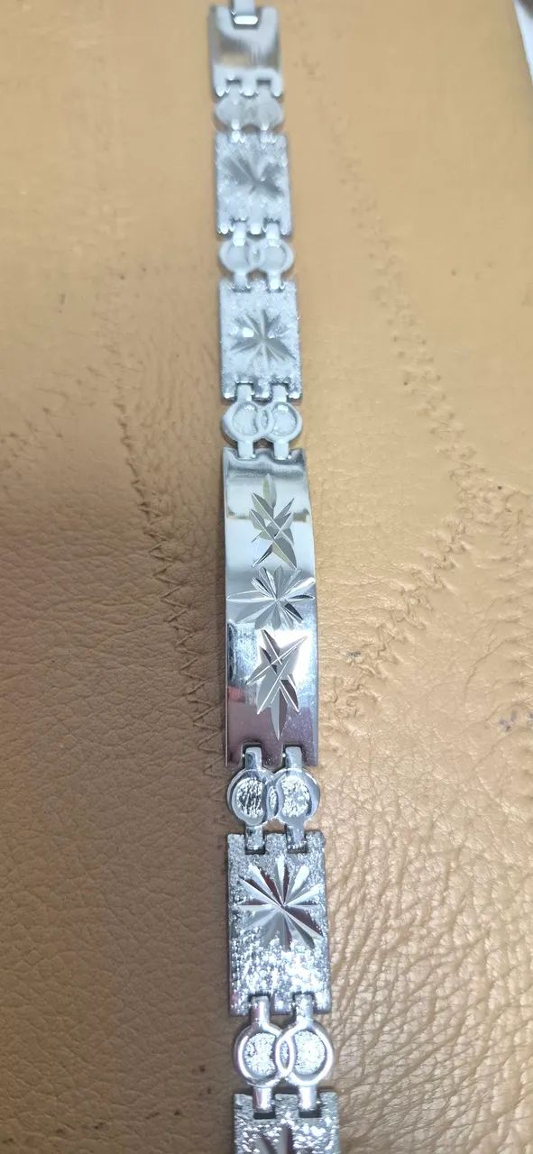 Pulseira em aço cirurgico com detalhes em prata - Foto 2