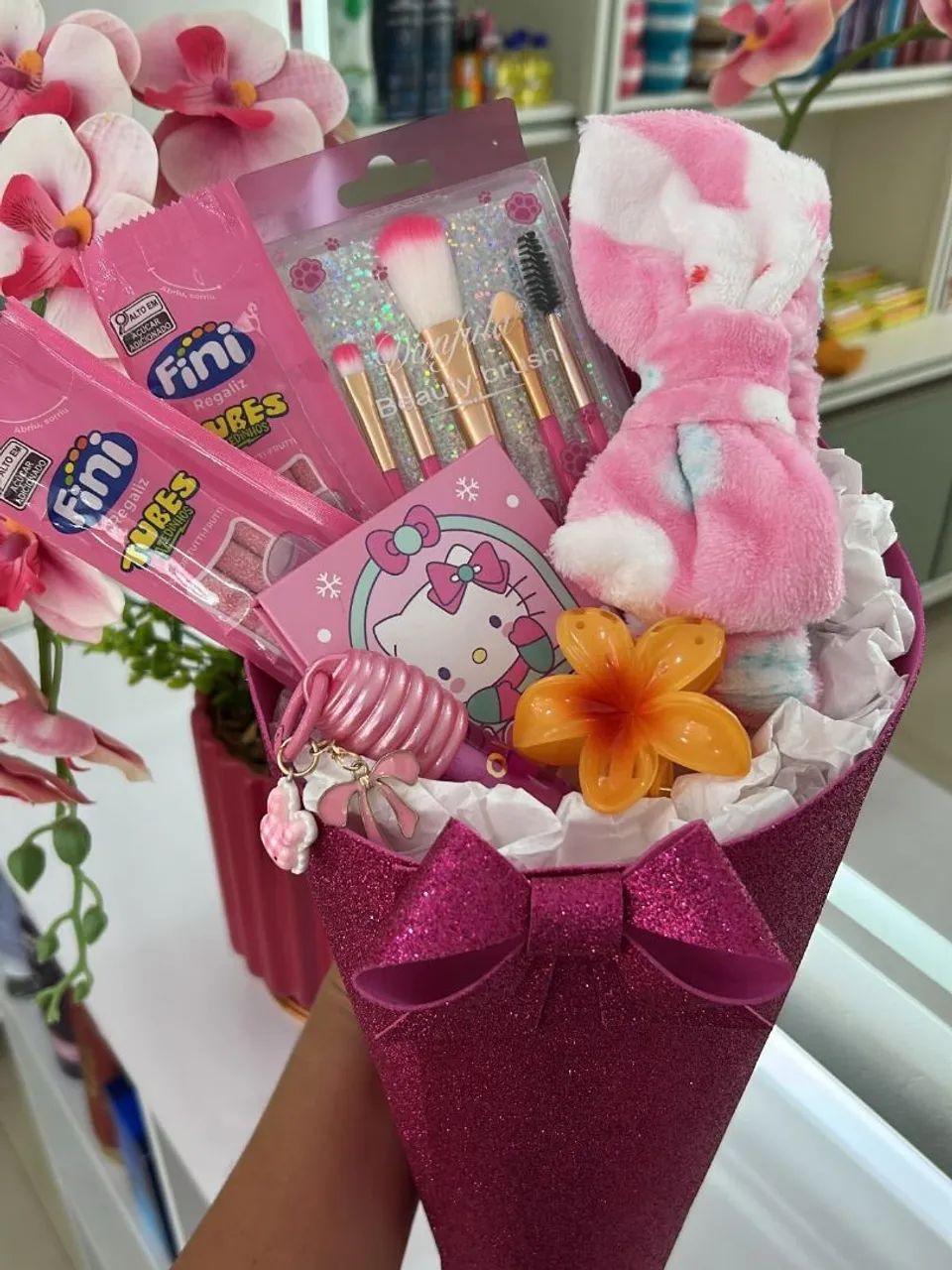 Compre 250 em produtos e ganhe a caixa de presente personalizada Ou buquê