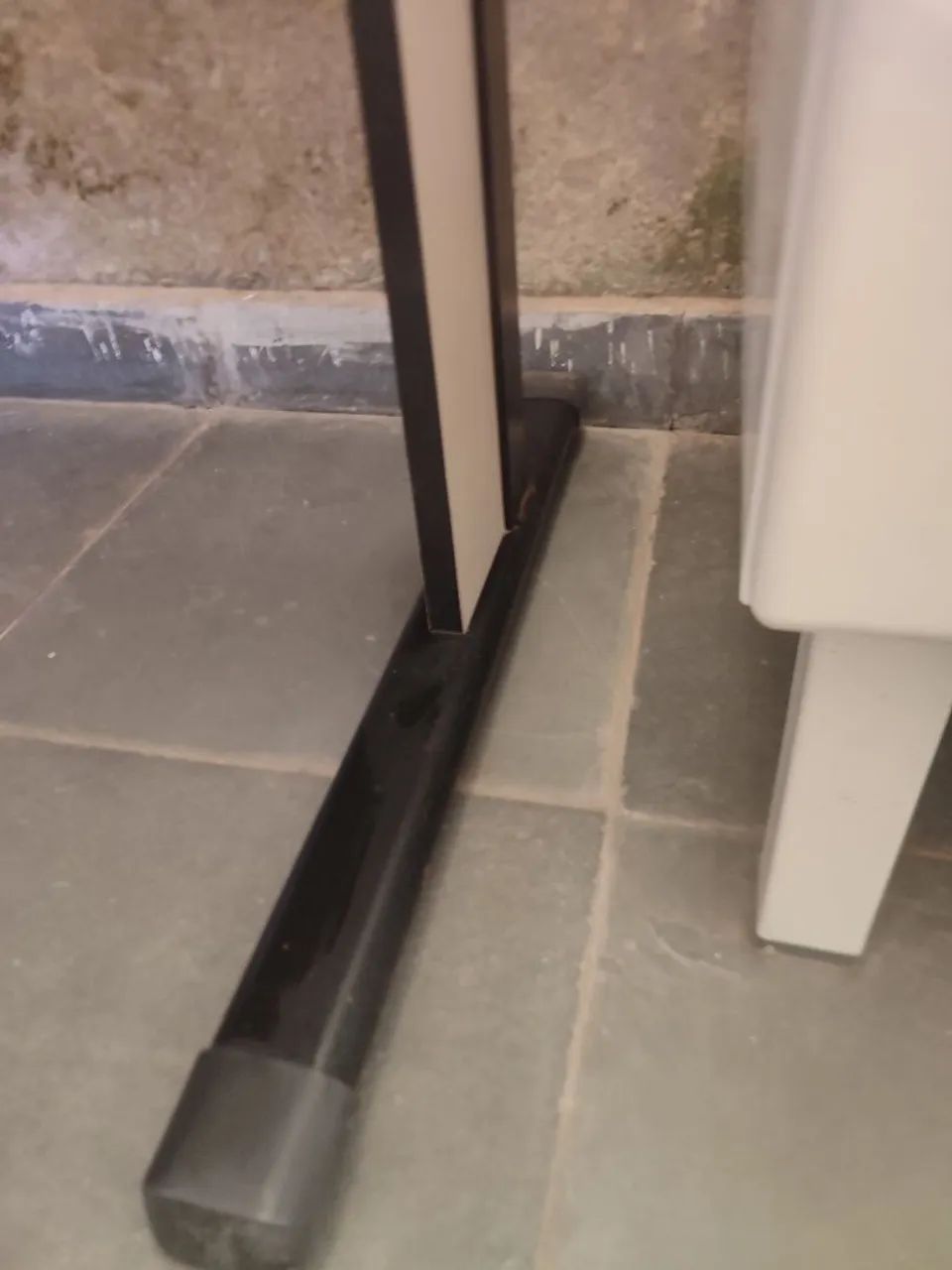 Mesa de escritório com gaveta retrátil.  - Foto 4