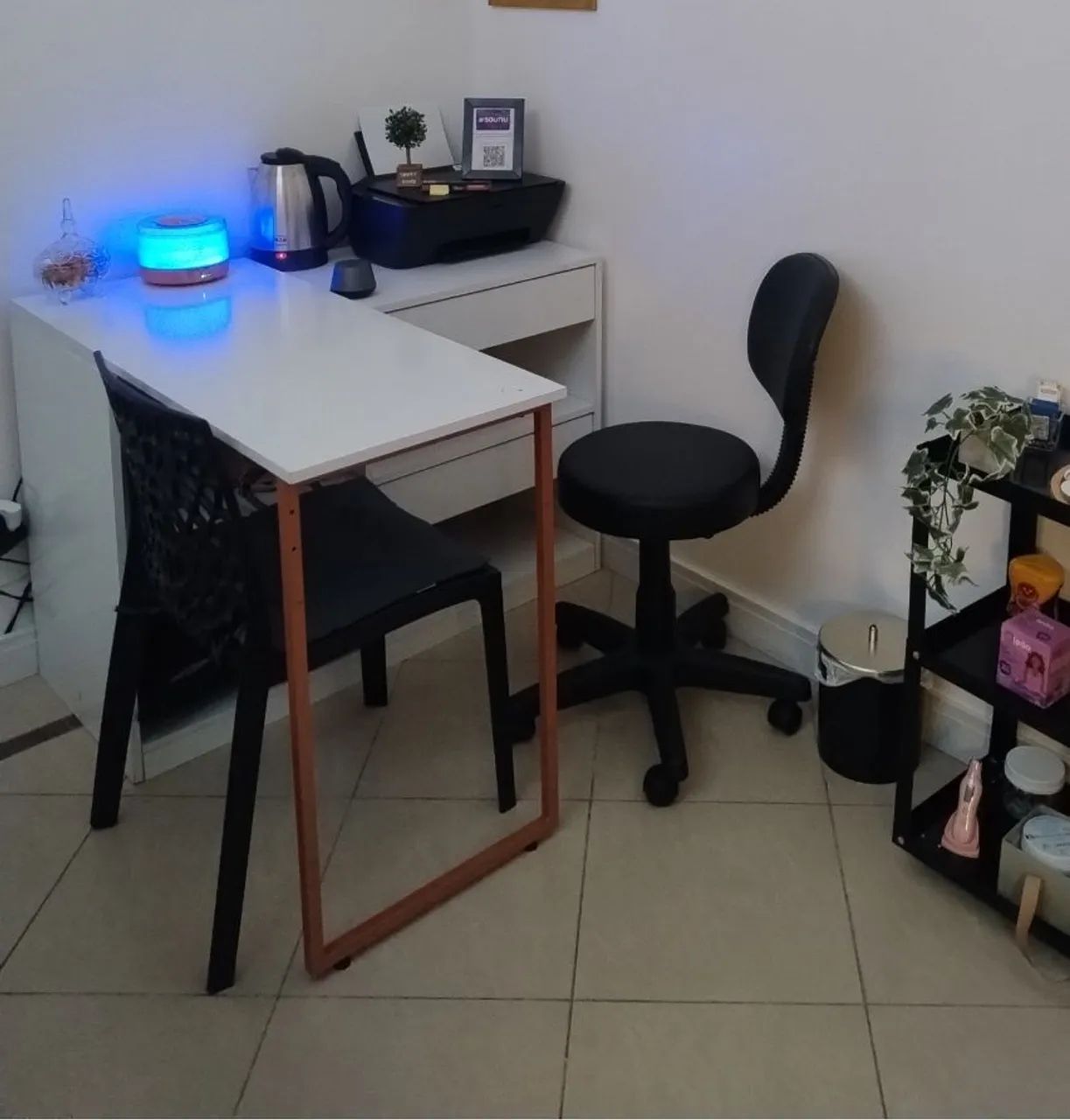 Mesa para escritório em L com duas gavetas - Foto 4