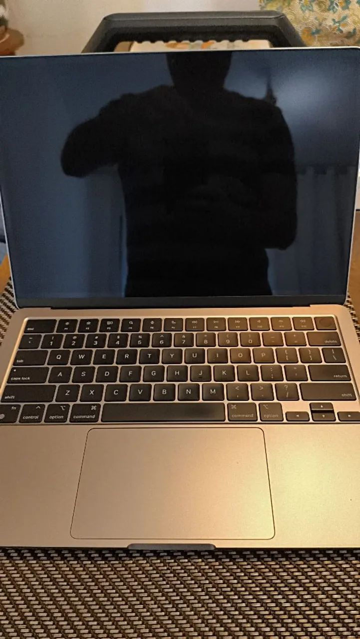 Macbook m3 air 8g ram