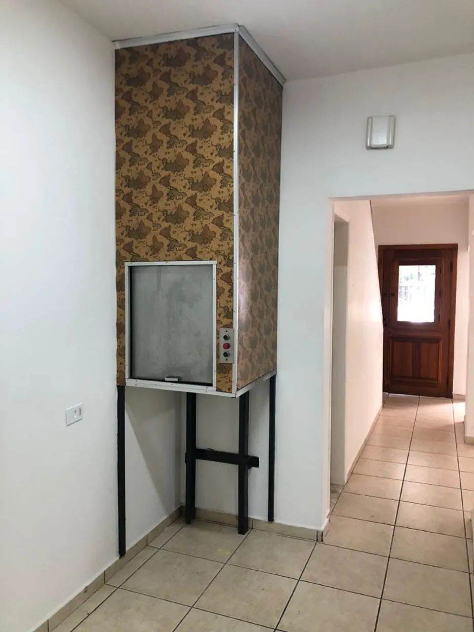 ELEVADOR DE CARGA RESTAURANTE 