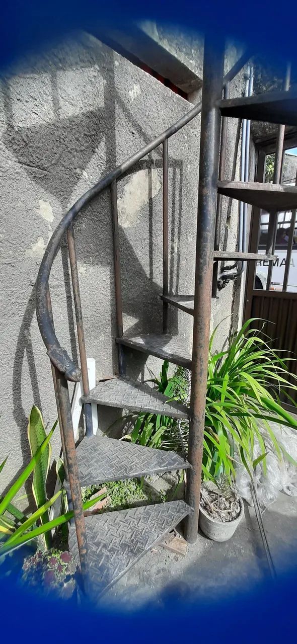 Escada caracol compacta e resistente - Foto 4