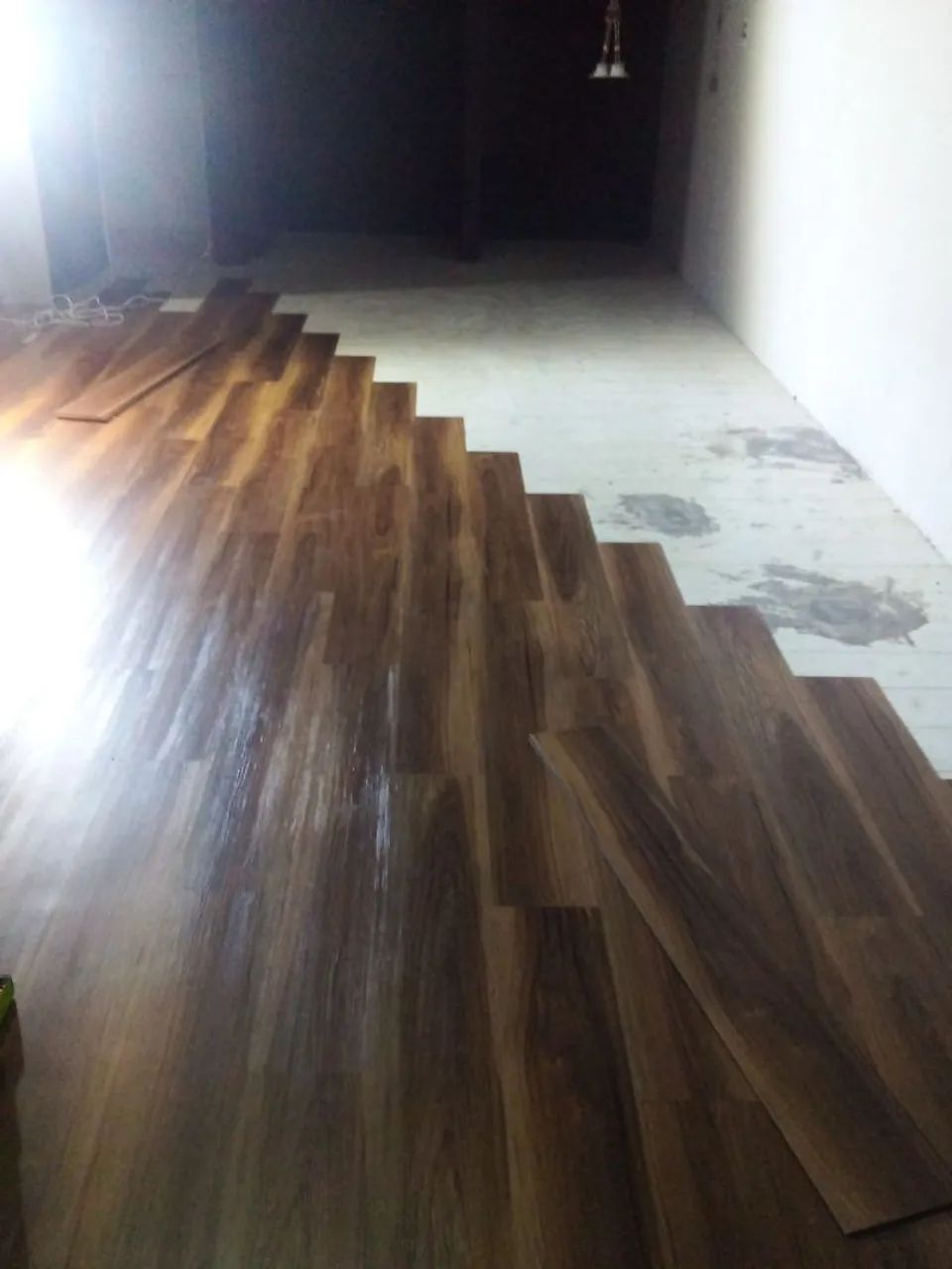 Piso vinilico colado em réguas 2mm primeira linha 60 reais o m2 ou 80 o m2 instalado   - Foto 2