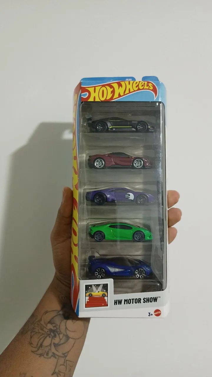 Pack 5 Hotwheels com a ferrari sf90