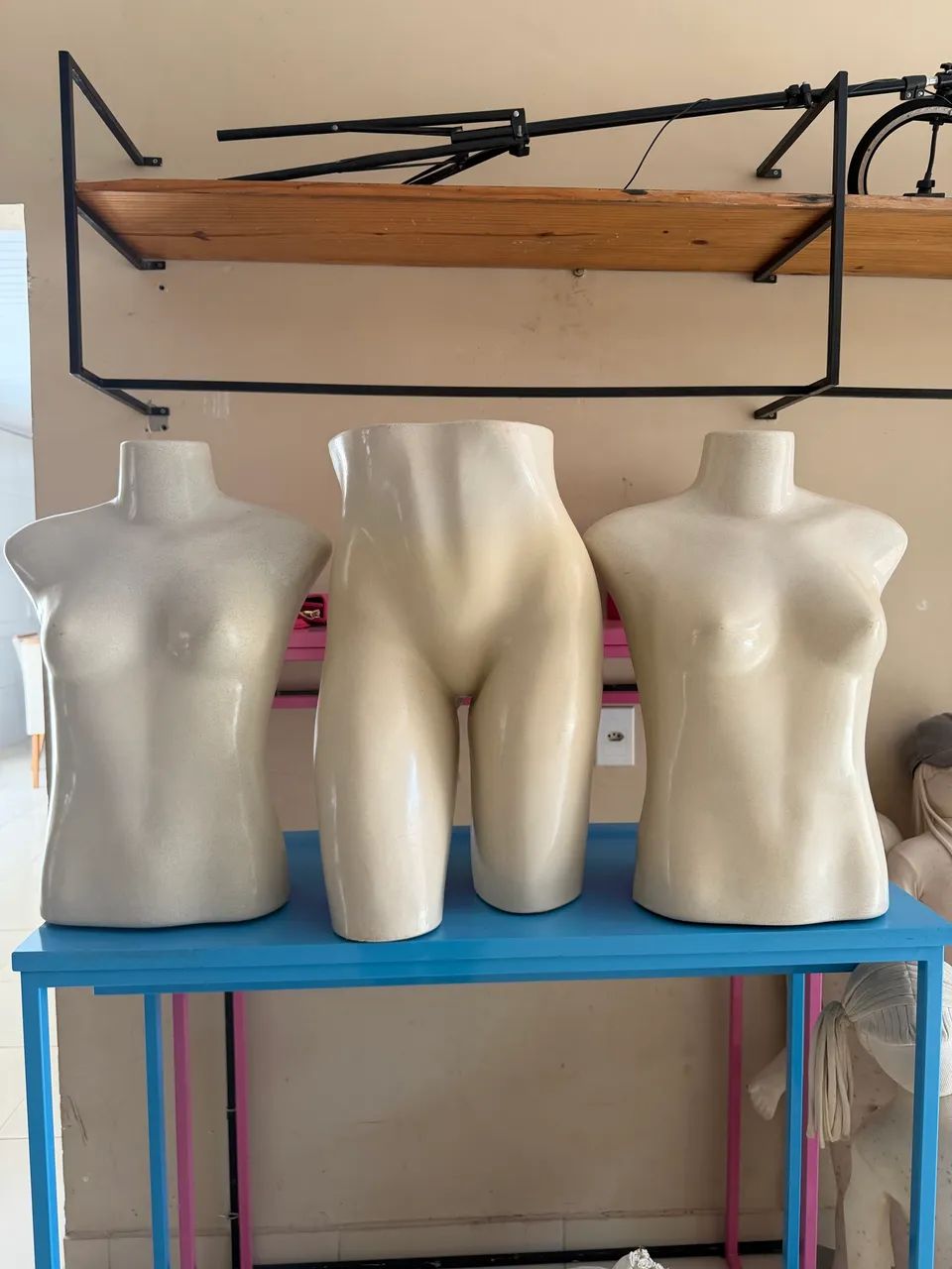 Vende-se manequins e cabides  - Foto 2