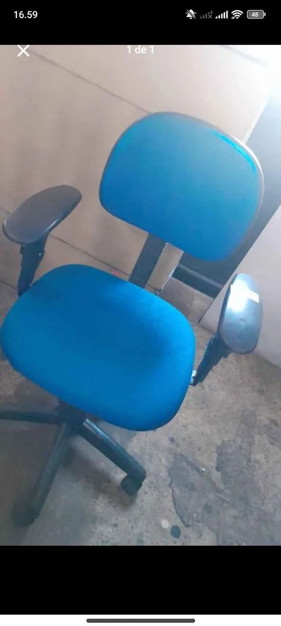 Cadeira giratória com braço digitador