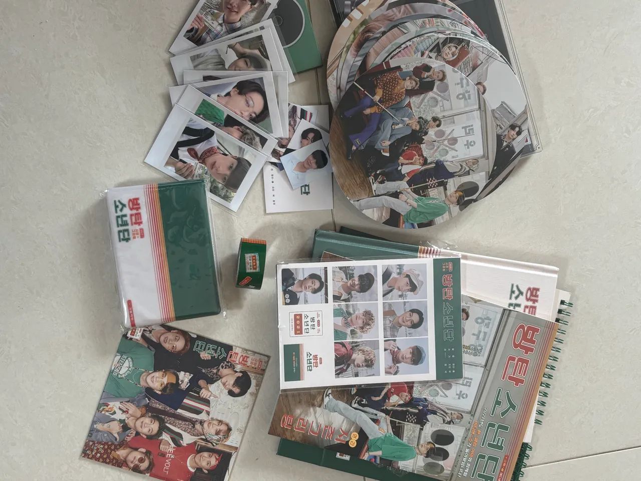 BTS Seasons Greetings 2021 - Foto 2