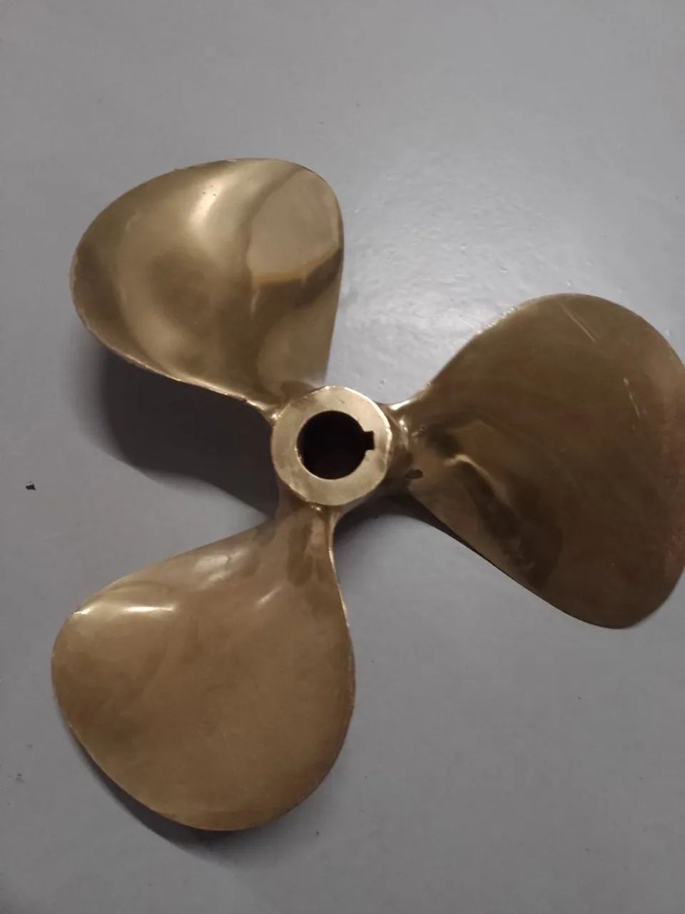 hélice de bronze naval, comumente usada em embarcações. 