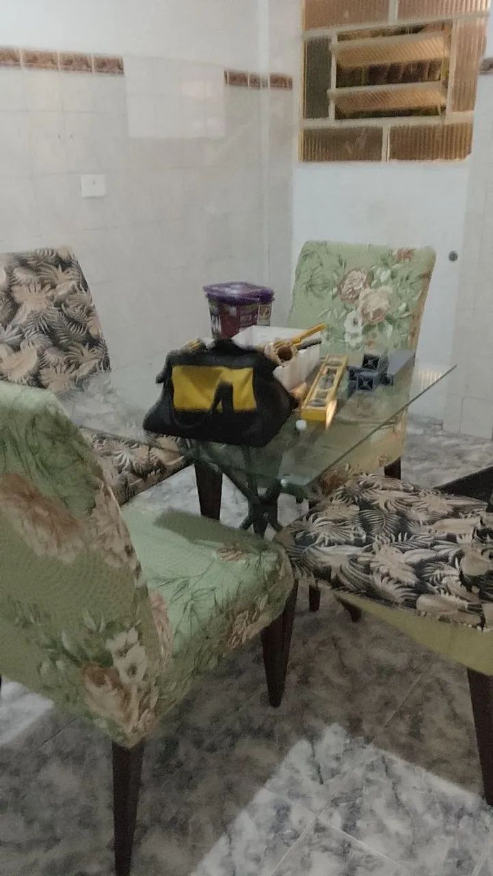 Tenho 4cadeira de janta 
