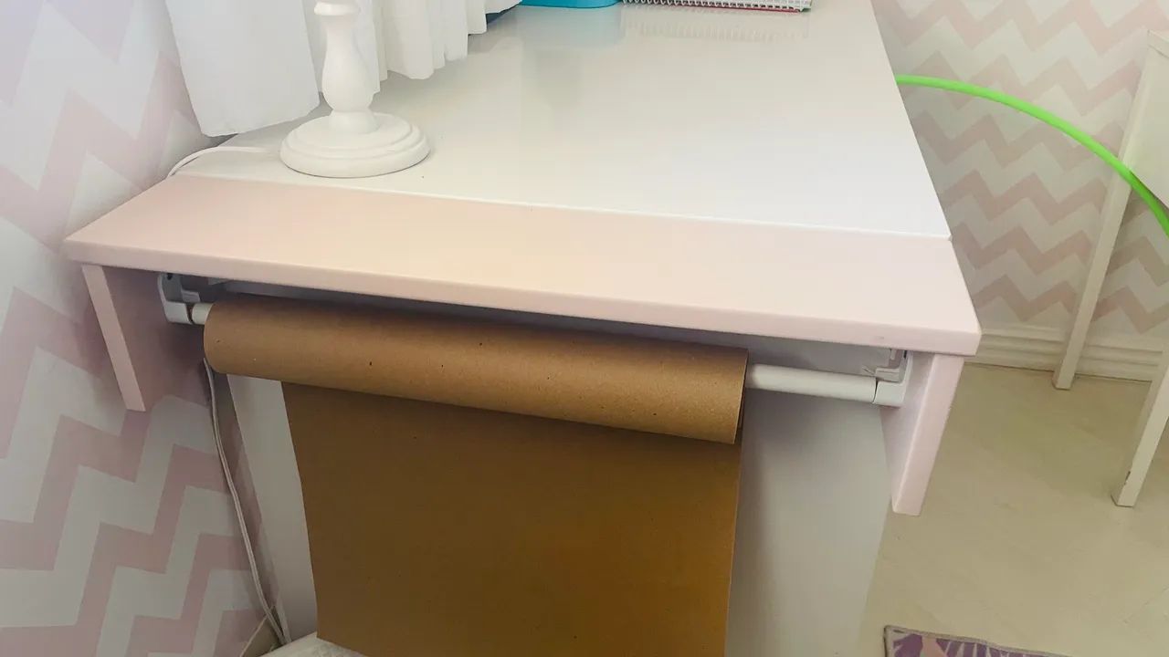 Vendo mesa escrivaninha e cadeira 