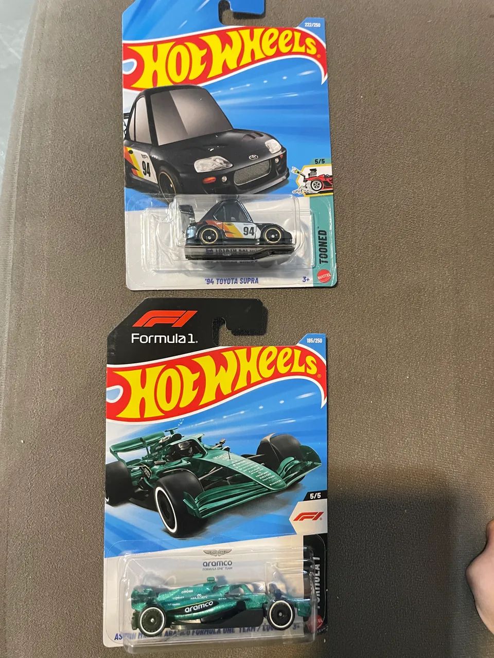 Dois hot wheels 