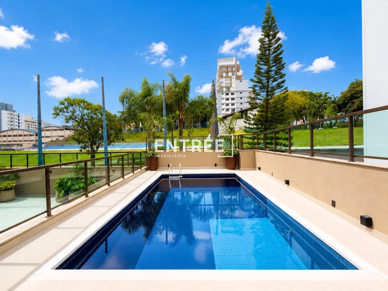 Apartamento 4 Quartos (sendo 2 Suítes) e 2 Vagas - Centro - Foto 2
