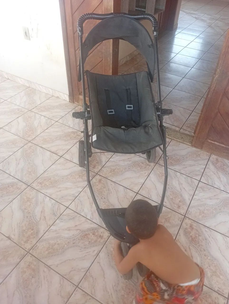 Estou vendendo um carinho de bebê  - Foto 4