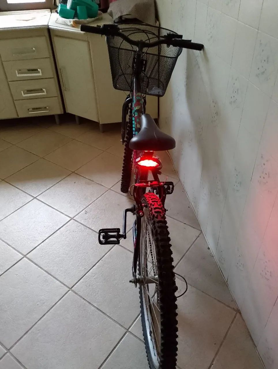 Bicicleta feminina MORMAII, com cesta. - Foto 2