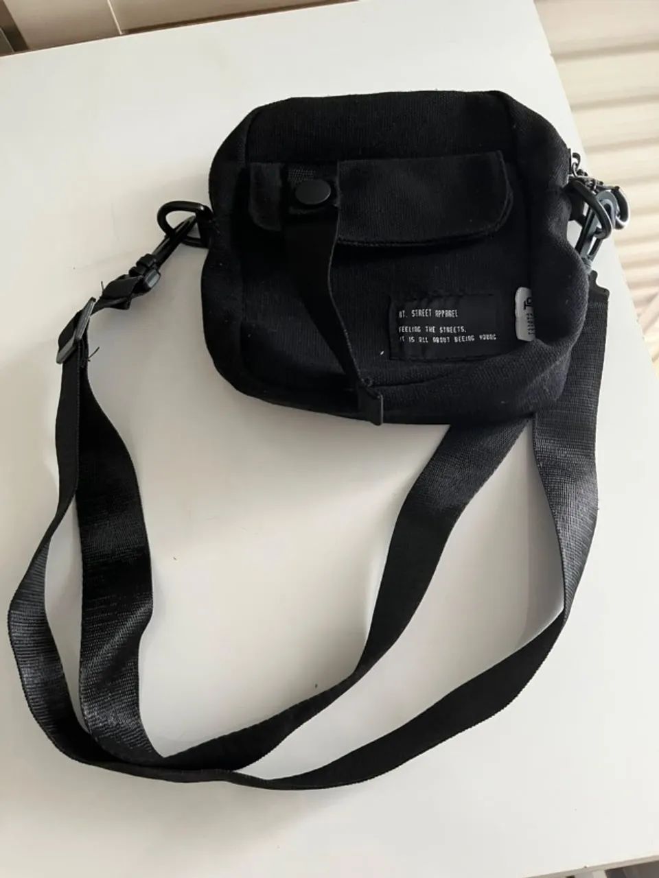 Bolsa preta de alça unissex