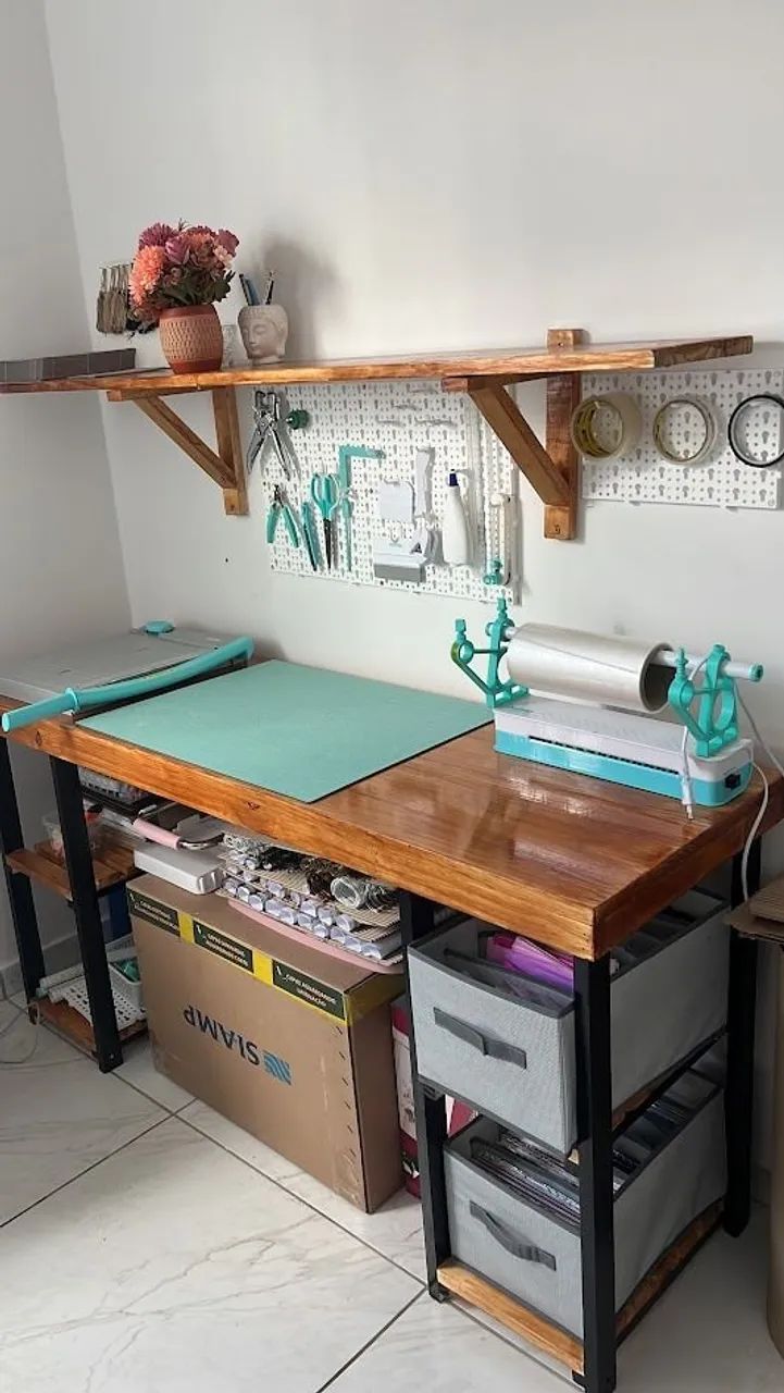 Escrivaninha/Mesa pallets + prateleira