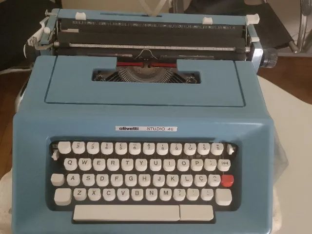 Maquina de Escrever - Olivetti - Studio 46