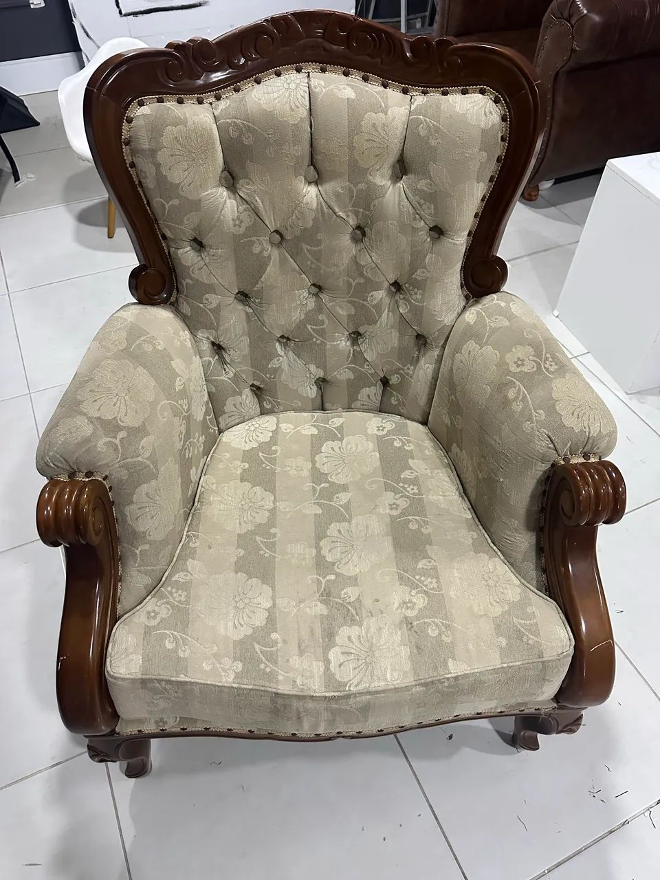 Poltrona antiga de antiquário - Foto 2