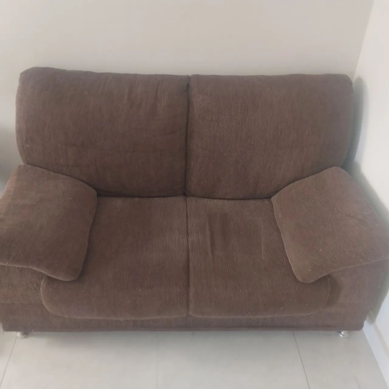 Sofá de dois lugares