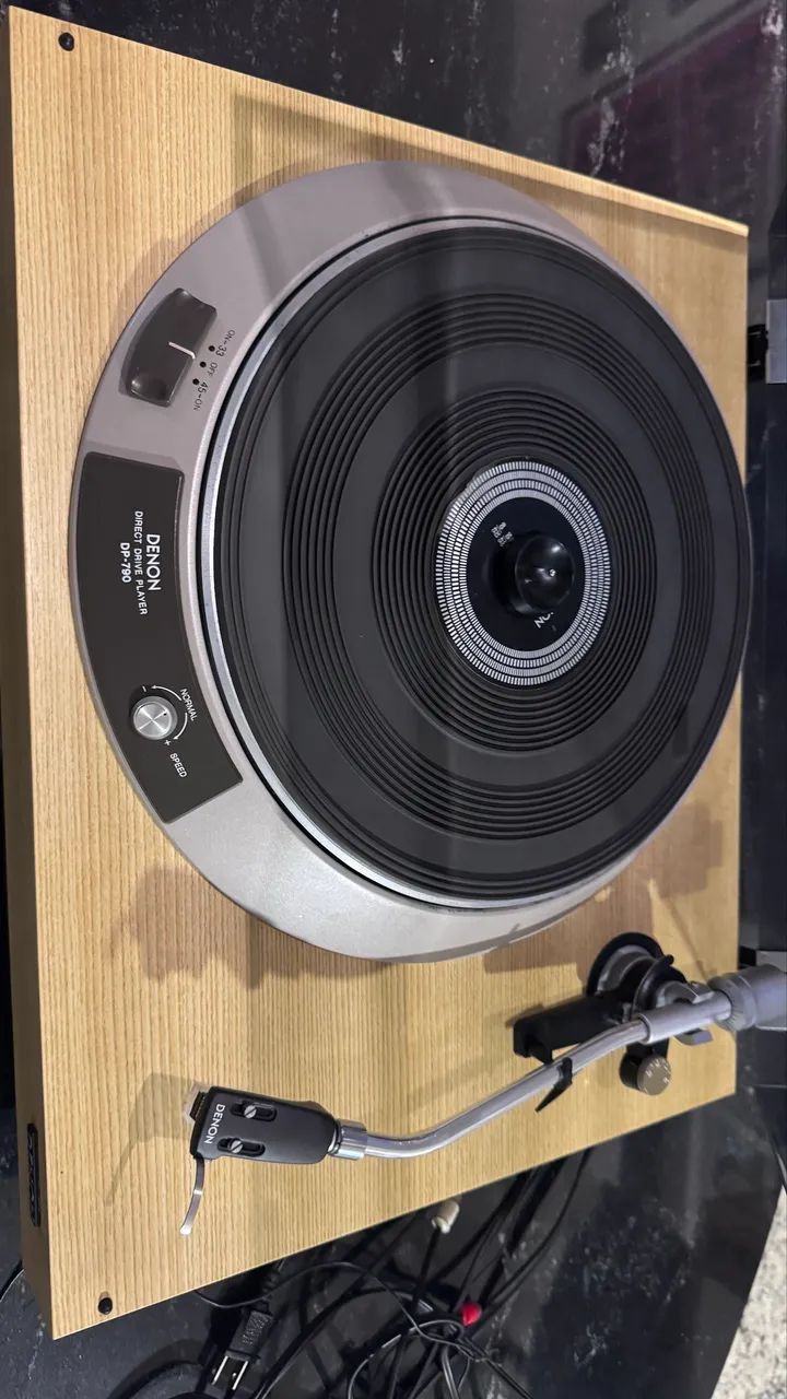 Toca disco DENON DP 790 muito novo