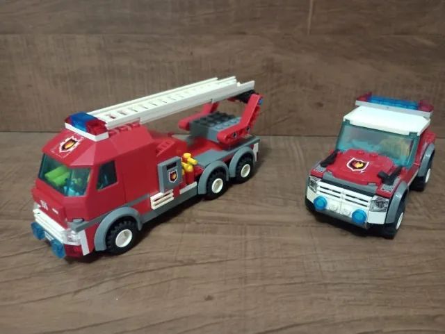 Conjunto Lego Caminhão de bombeiro e jipe de resgate original