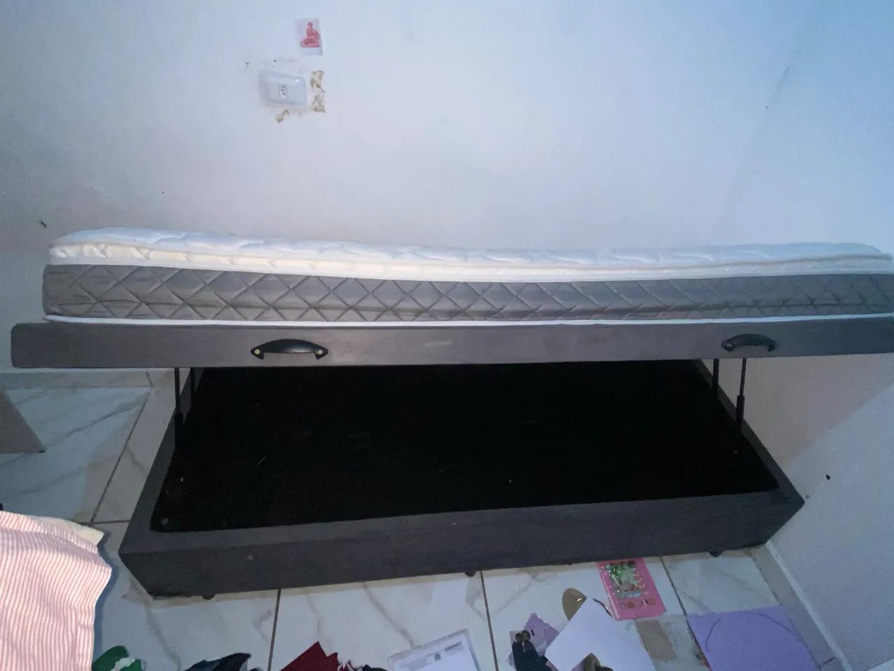 Cama Box De solteiro, 1 ano de uso, Valor 400$ - Foto 4