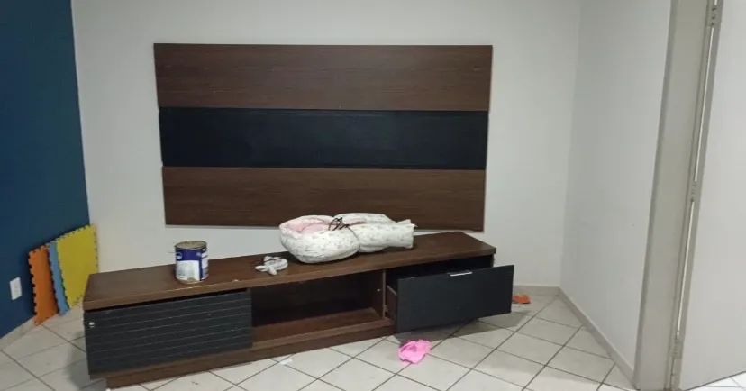 Hack e painel de madeira 