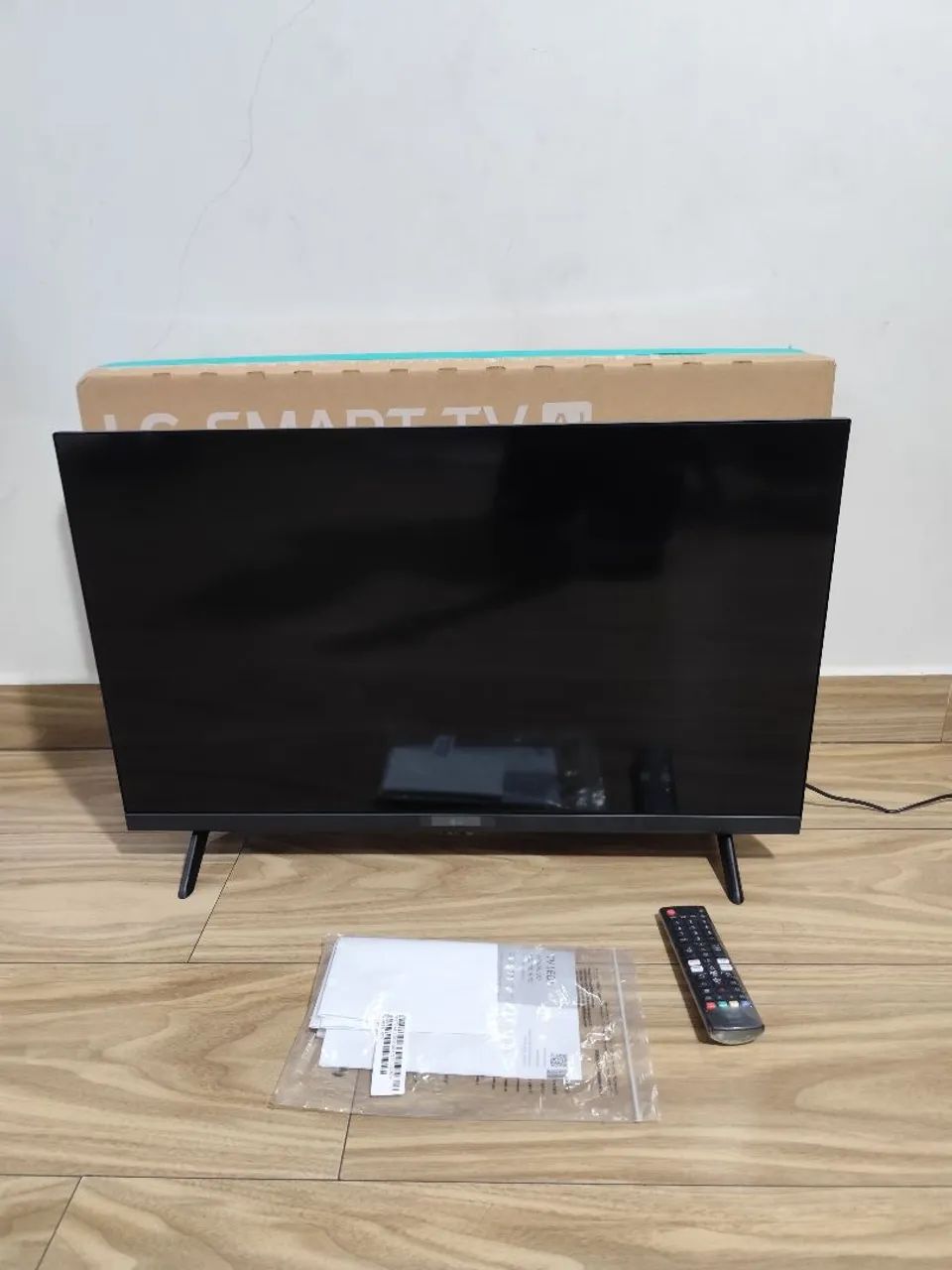 Tv LG 32 Pol, smart, bluetooth, conversor digital, 3 meses de uso , nota e caixa