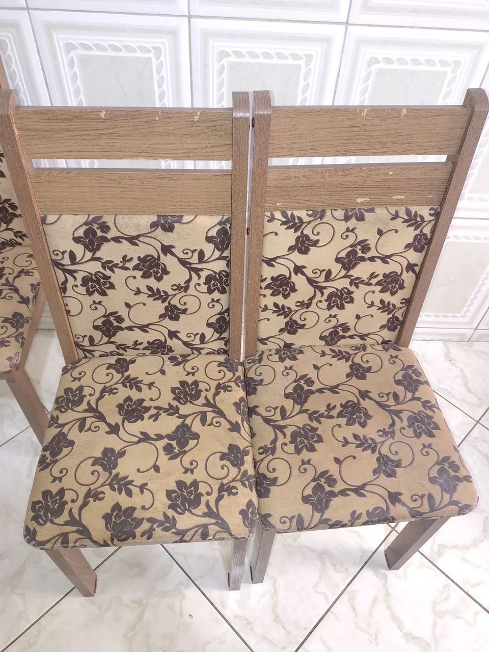 Vende-se mesa de 8 cadeiras. Mesa em perfeito estado, cadeiras com algumas marcas de uso. - Foto 5