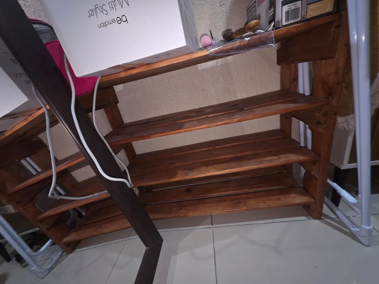 Vende-se Sapateira de madeira 