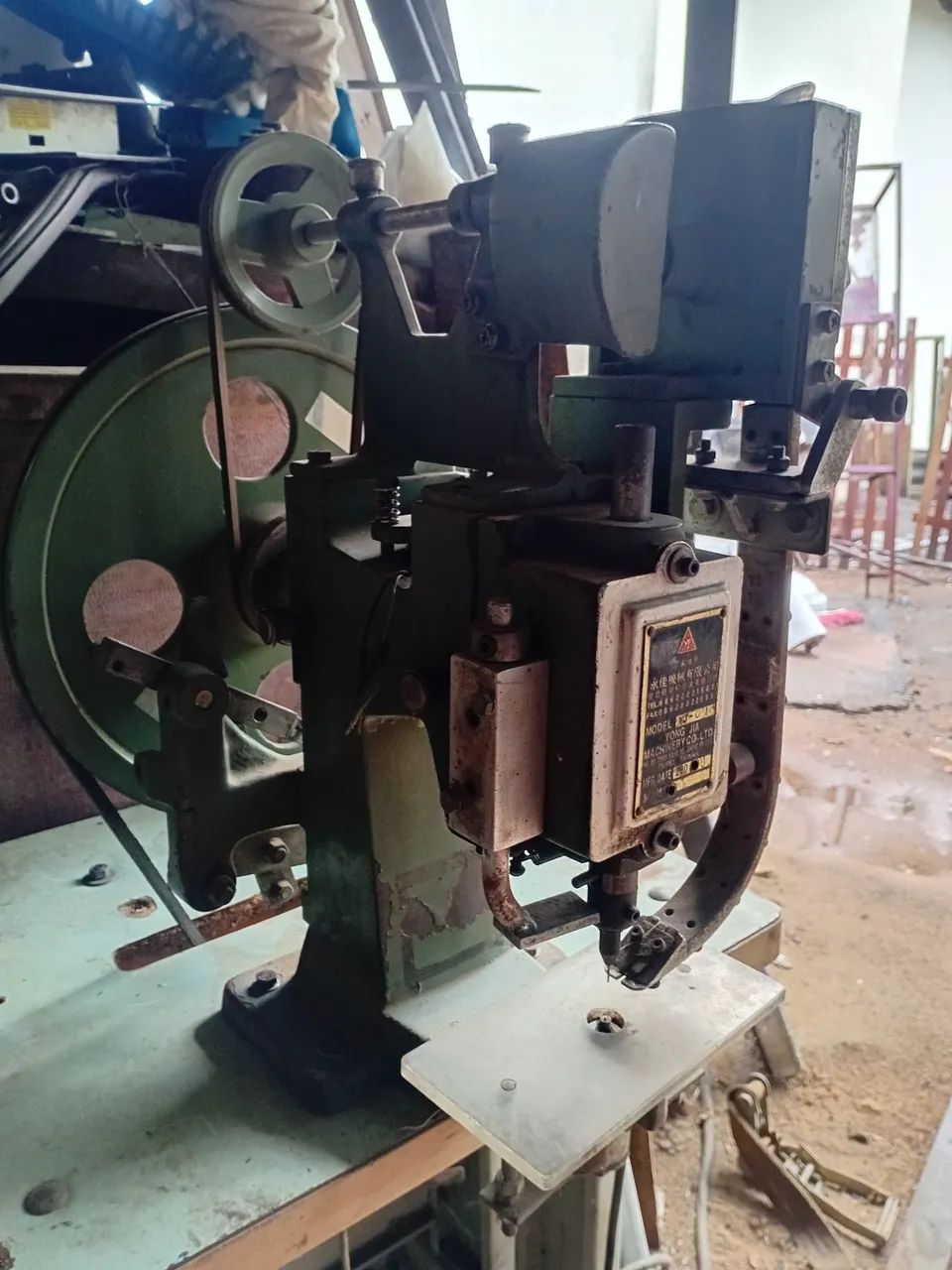 MÁQUINA DE APLICAR ILHOS AUTOMÁTICA  - Foto 2