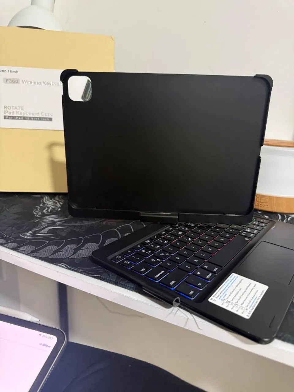 Capa Teclado Bluetooth para iPad Pro 11 M4 | Retroiluminada + Touchpad | Semi Nova - Foto 5