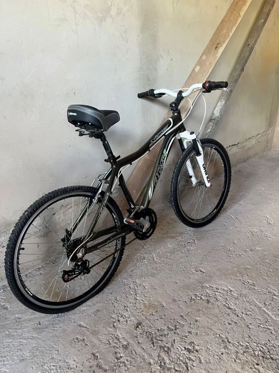 Bicicleta Semi nova. Banco anatômico. Super confortável 