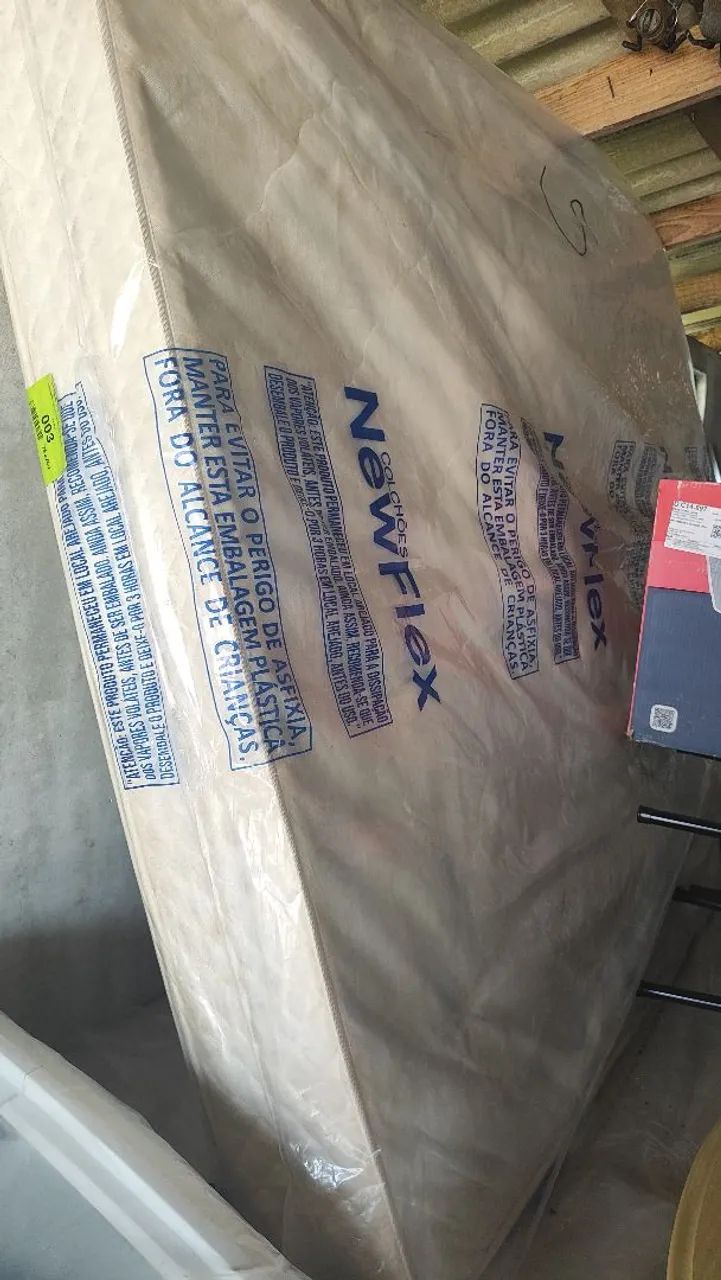 Cama box e colchão Queen 