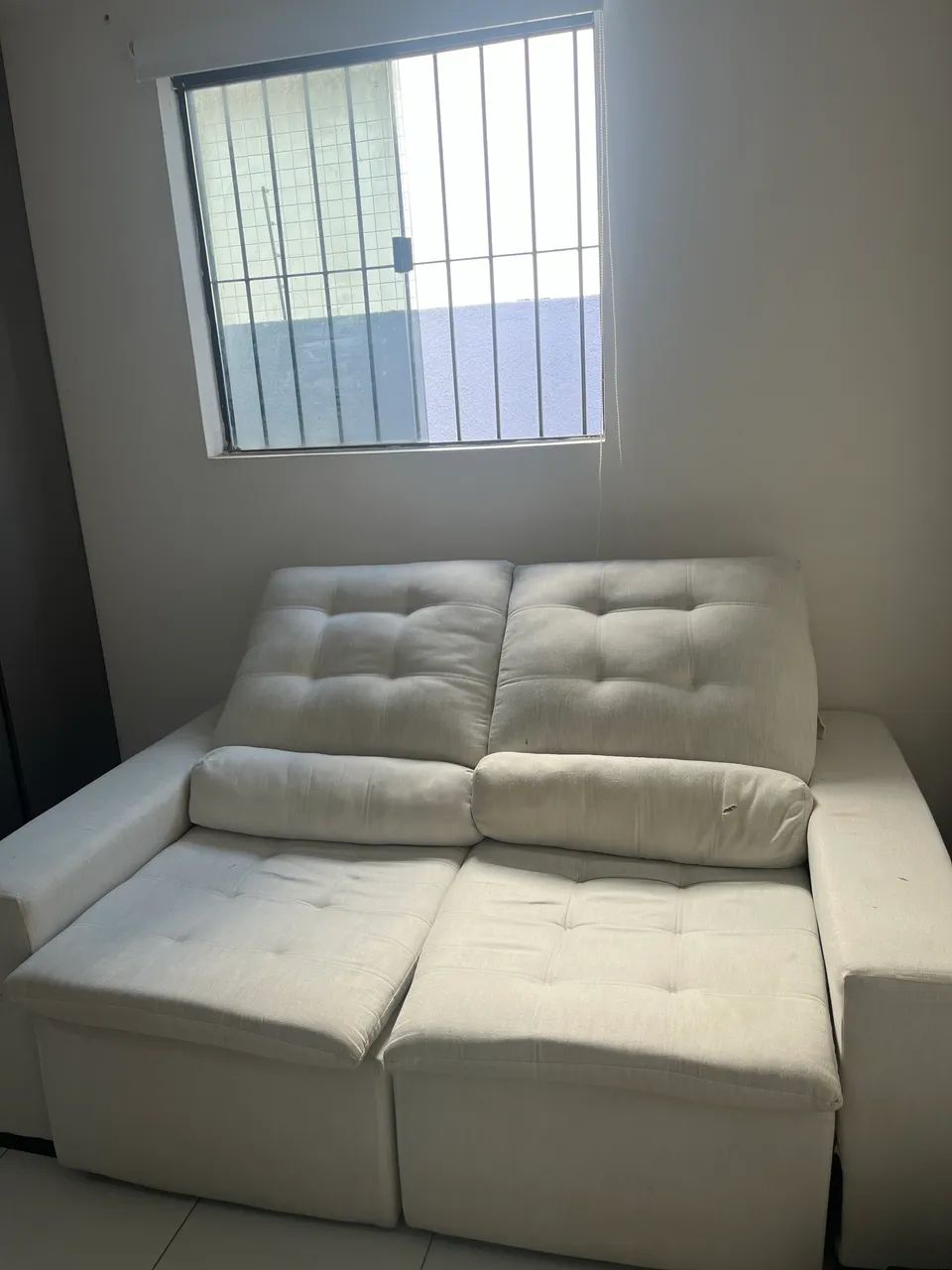 Sofá retrátil em linho branco - Foto 3