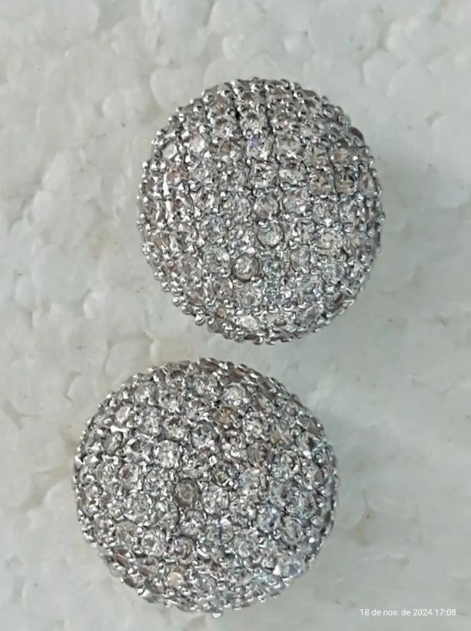 par de brincos chuveiro com centenas de micro zircônias