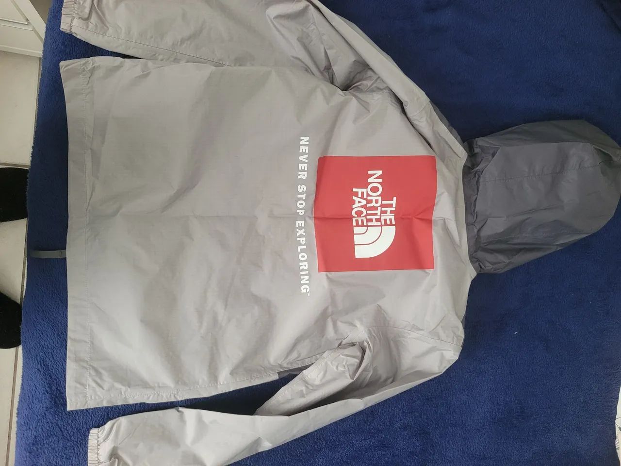 Jaqueta impermeável North face tam 10/12 - Foto 2