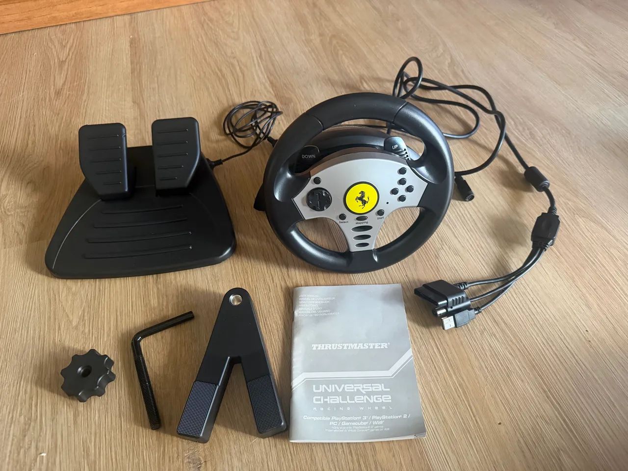 Volante Thrustmaster Ferrari Universal Challenge Completo na Caixa  - Foto 3