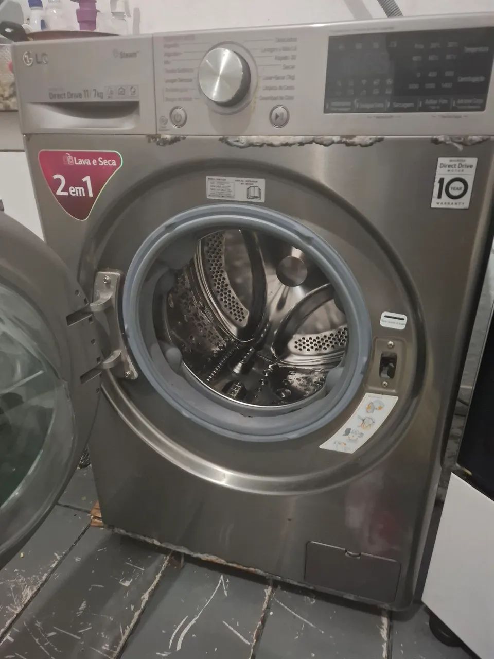 Máquina de lavar e seca LG de 11kgs em bom estado de lavar roupa voltarem  220