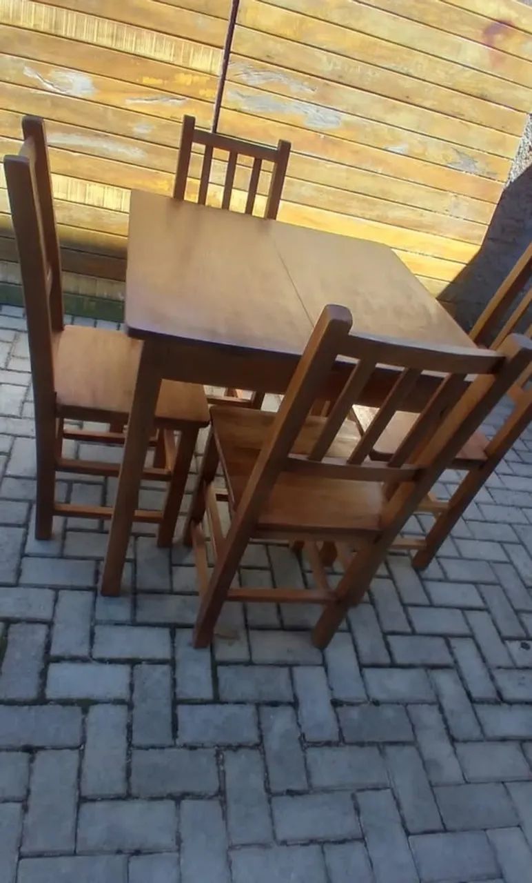 Mesa + 4 Cadeiras Em Eucalipto Envernizado