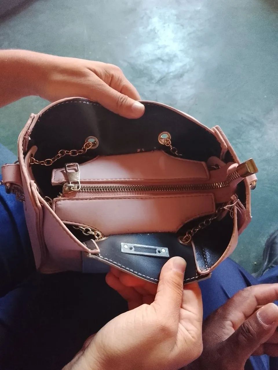 Vendo uma bolsa nova por 30,00 - Foto 2