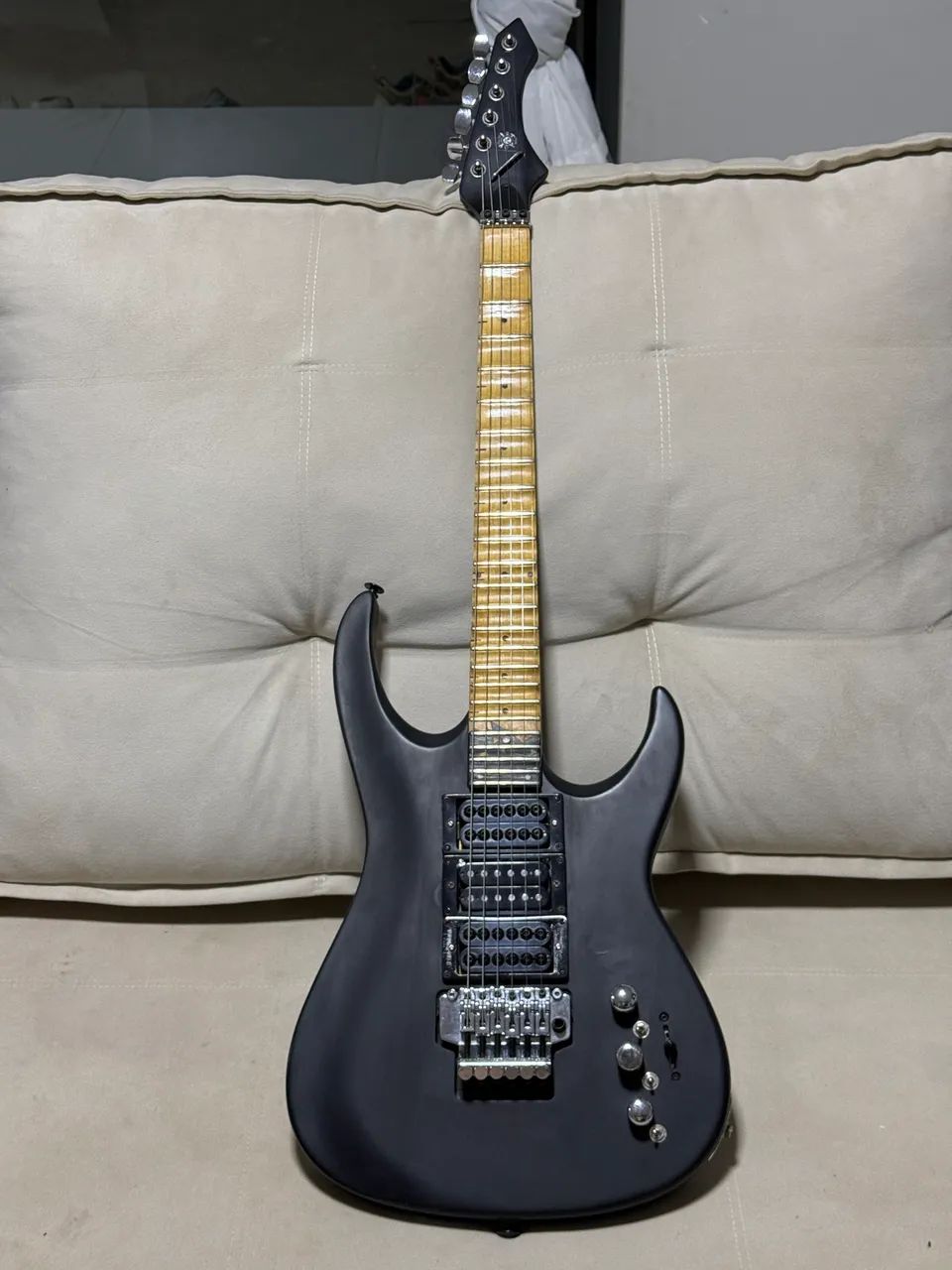Guitarra escalopada de Luthier 