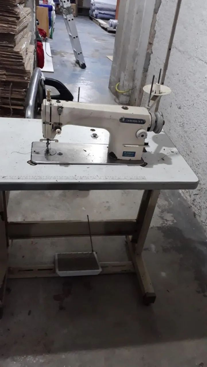 Maquina costura reta 