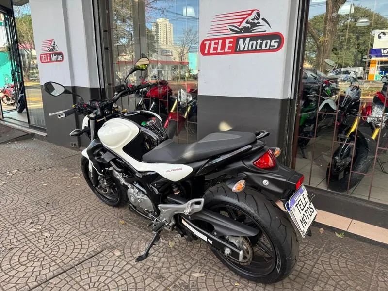 SUZUKI GLADIUS 2015 - Foto 4