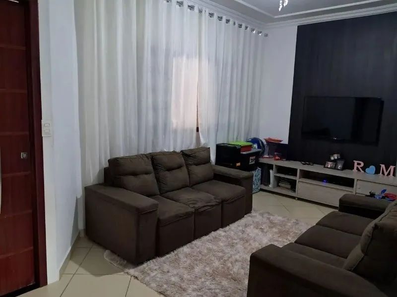 Casa térrea à venda na Vila Haro, em Sorocaba-SP.