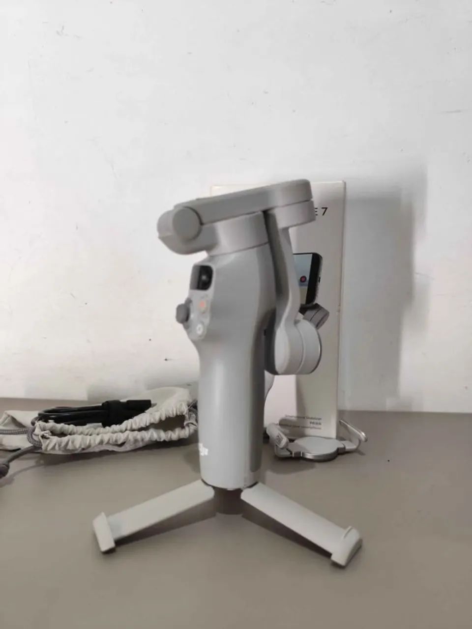 Estabilizador de celular gimbal DJI osmo mobile 7 cor cinza - USADO - Foto 4