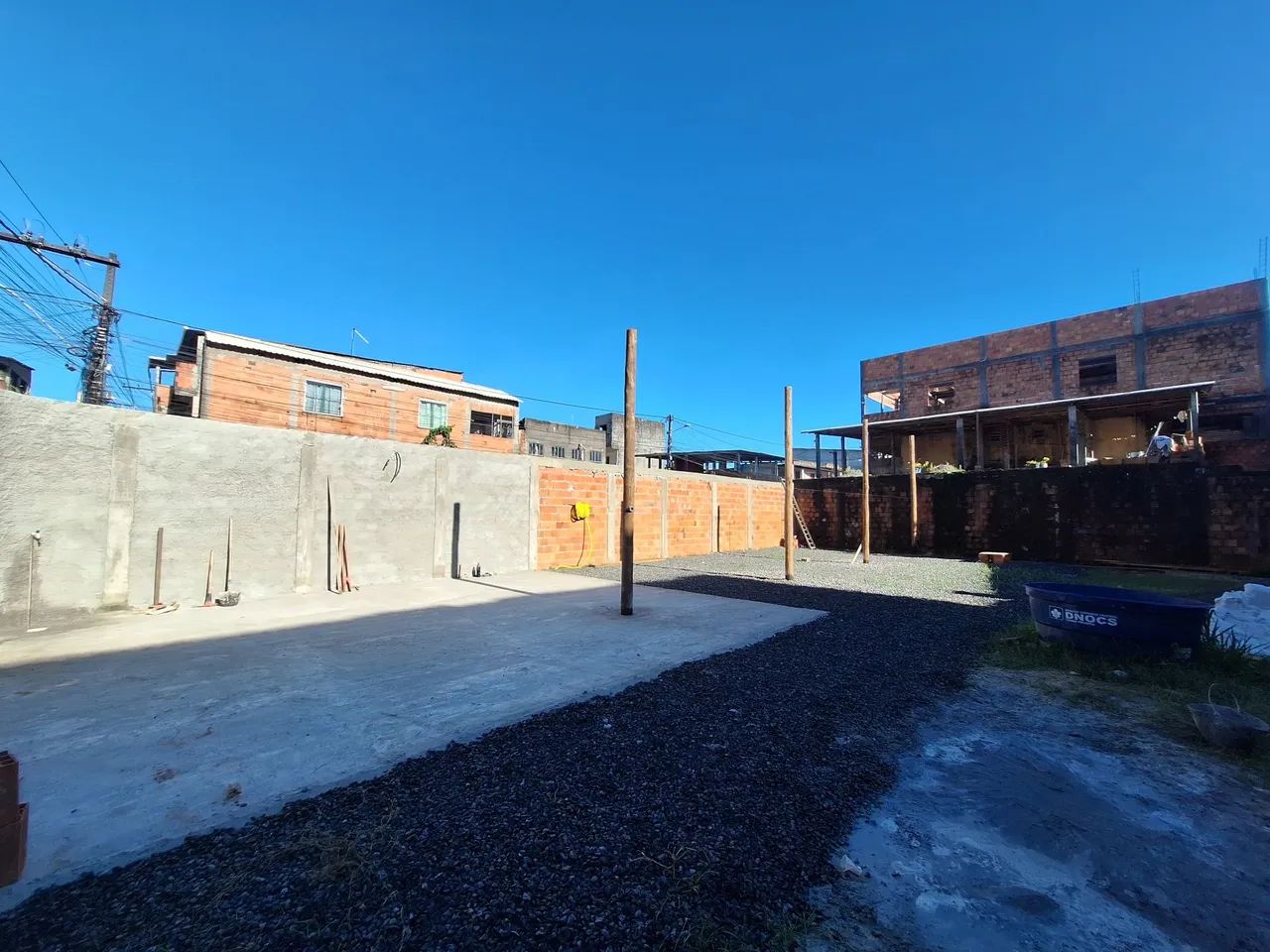 ALUGO TERRENO