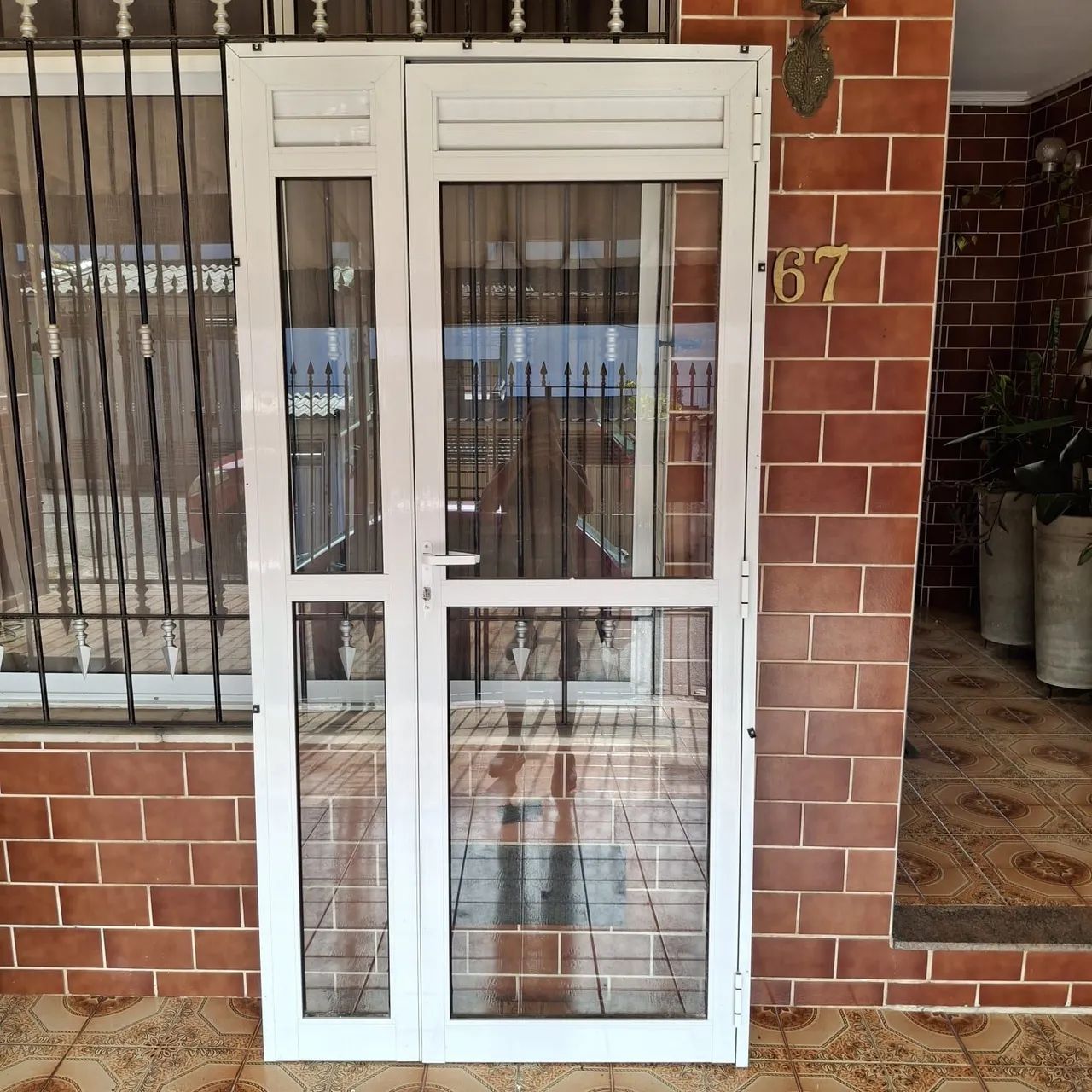 Porta de alumínio branca com vidro (semi nova), fechadura e chaves