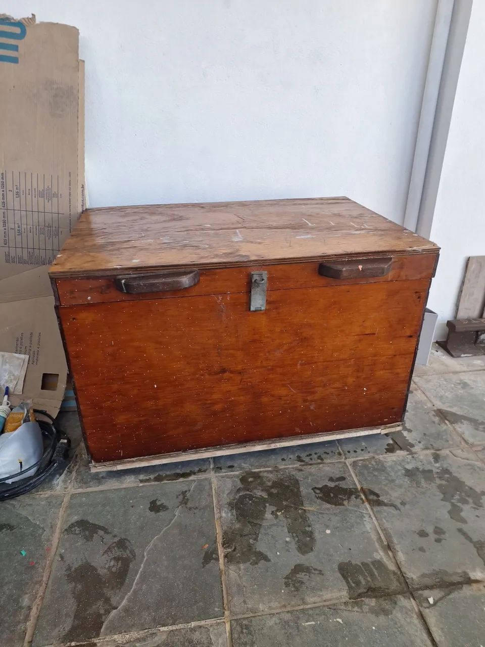 Vendo baú madeira 100,00